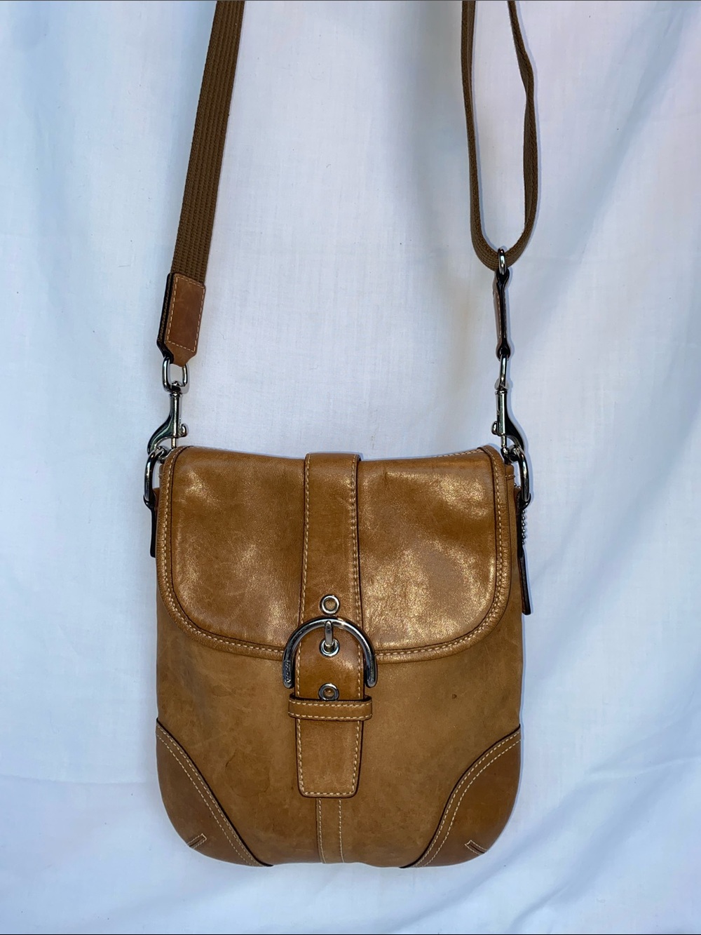 Coach Soho Tan Leather Crossbody Saddlebag Buckle Detail